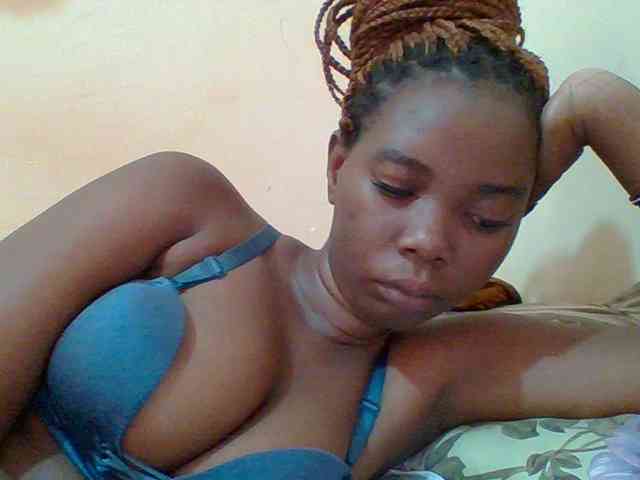 Sexyebonygal webcam