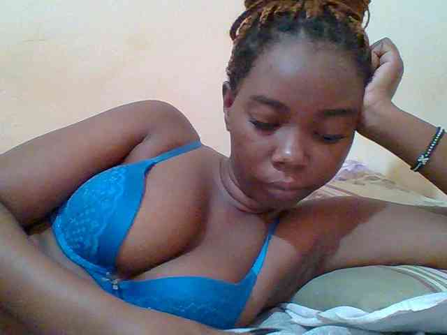 Sexyebonygal webcam