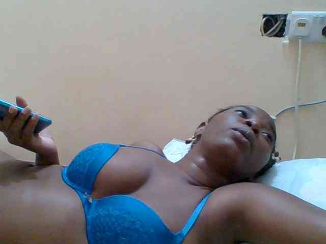 Sexyebonygal webcam