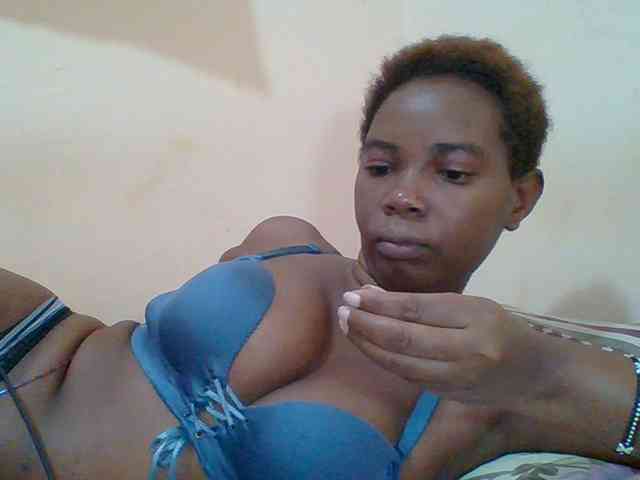 Sexyebonygal webcam
