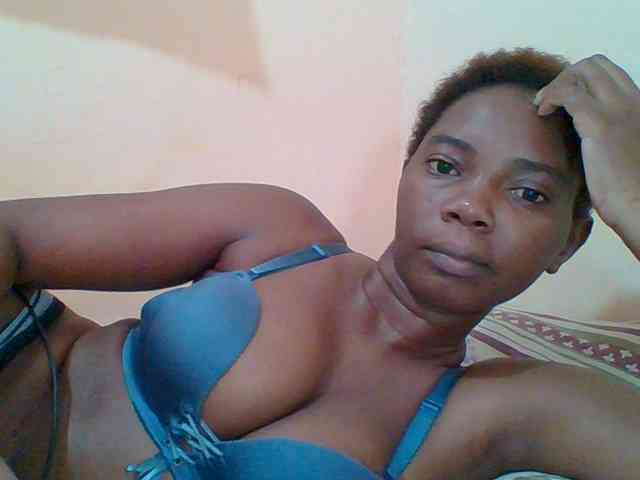 Sexyebonygal webcam