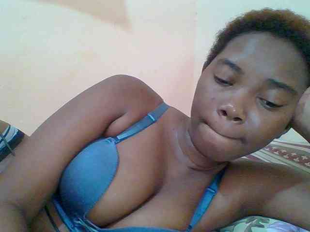 Sexyebonygal webcam
