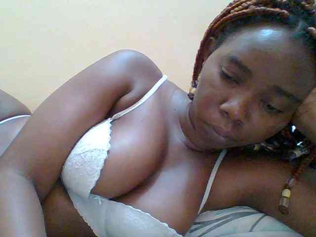 Sexyebonygal webcam