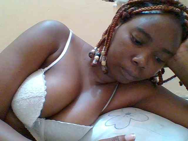 Sexyebonygal webcam