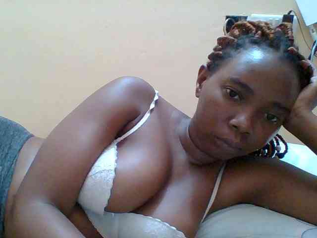 Sexyebonygal webcam