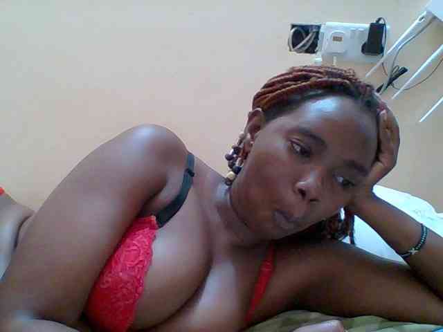 Sexyebonygal webcam