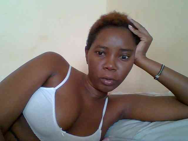 Sexyebonygal webcam