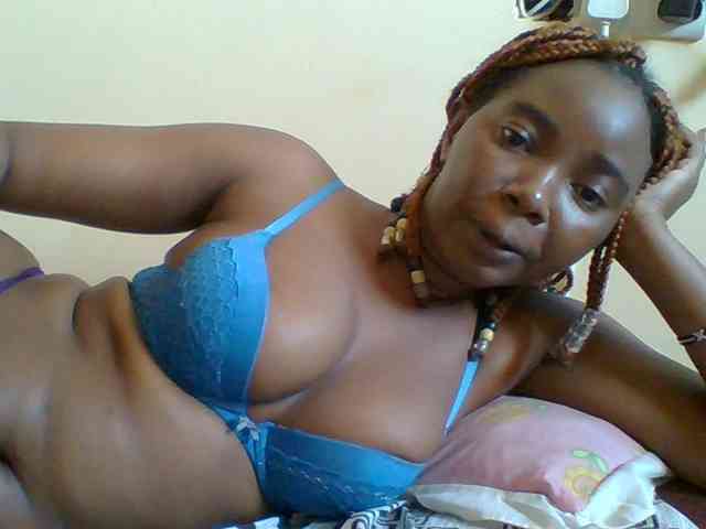Sexyebonygal webcam