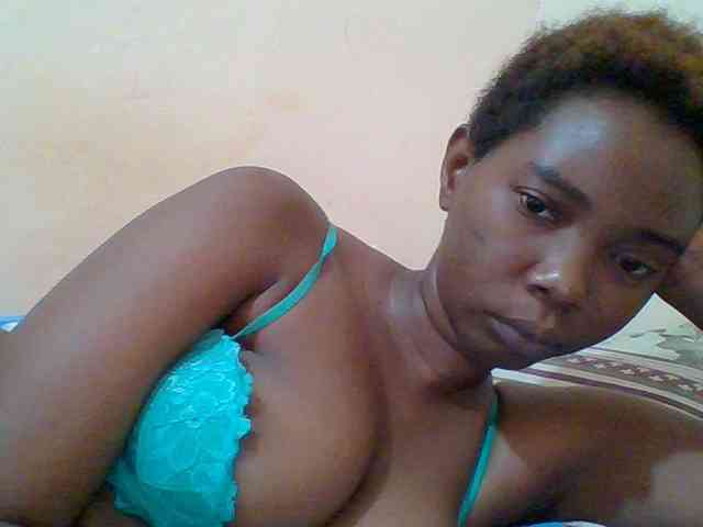 Sexyebonygal webcam