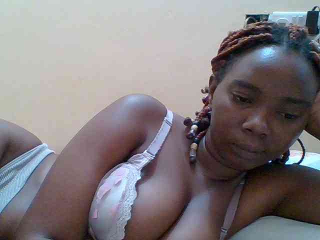 Sexyebonygal webcam