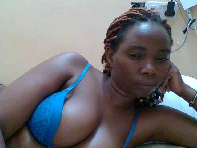 Sexyebonygal webcam