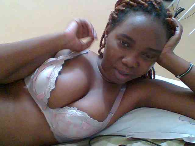 Sexyebonygal webcam
