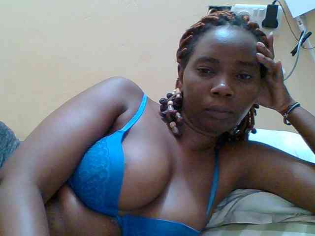 Sexyebonygal webcam