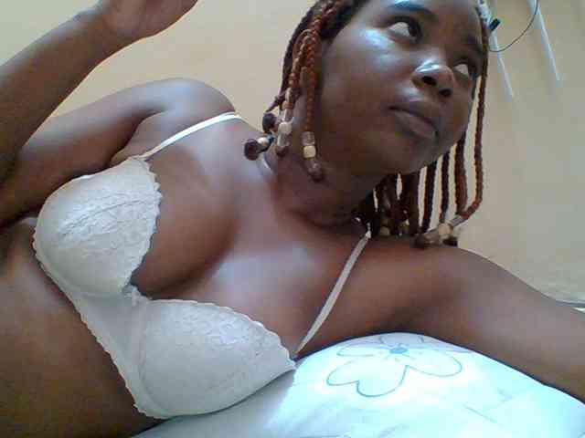 Sexyebonygal webcam