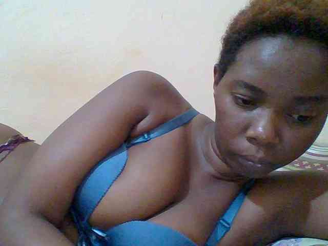 Sexyebonygal webcam