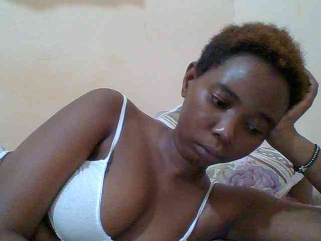 Sexyebonygal webcam