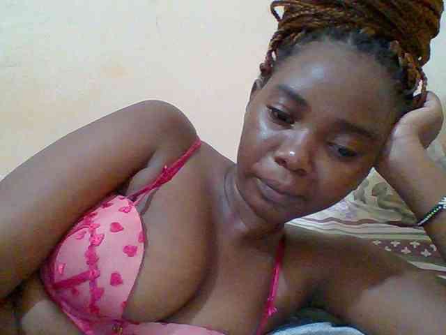 Sexyebonygal webcam