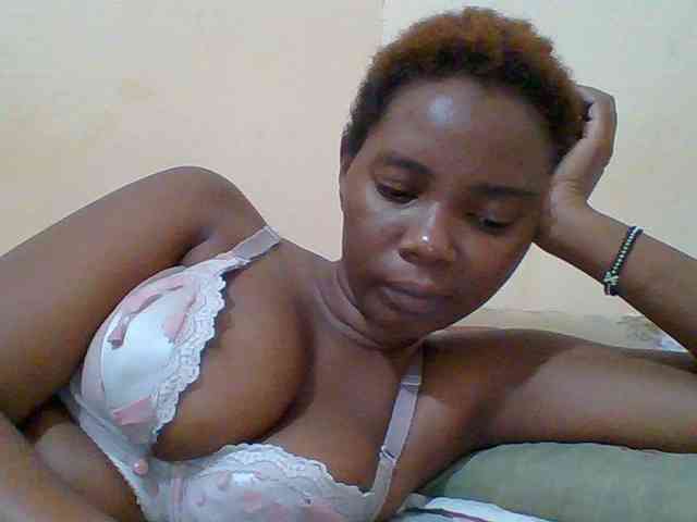 Sexyebonygal webcam