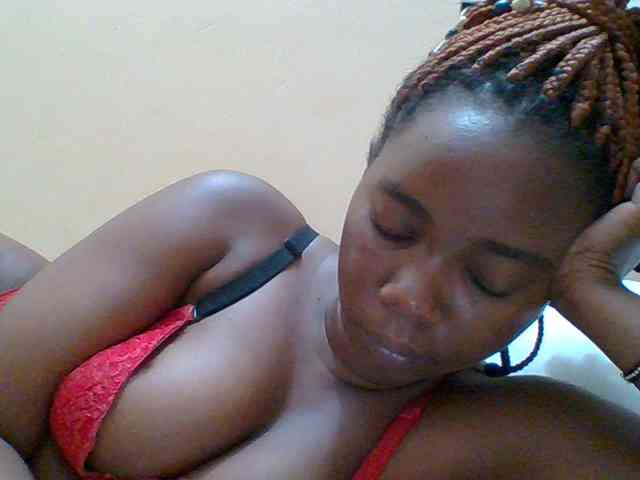 Sexyebonygal webcam