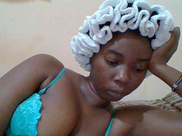 Sexyebonygal webcam
