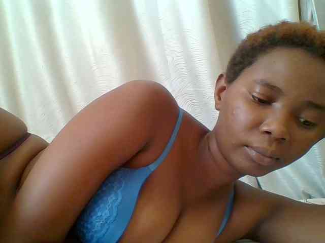 Sexyebonygal webcam