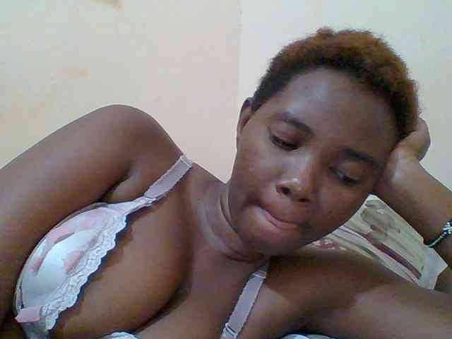 Sexyebonygal webcam