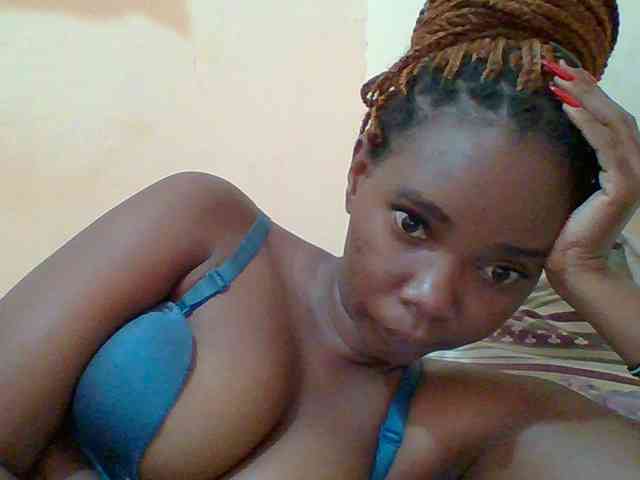 Sexyebonygal webcam
