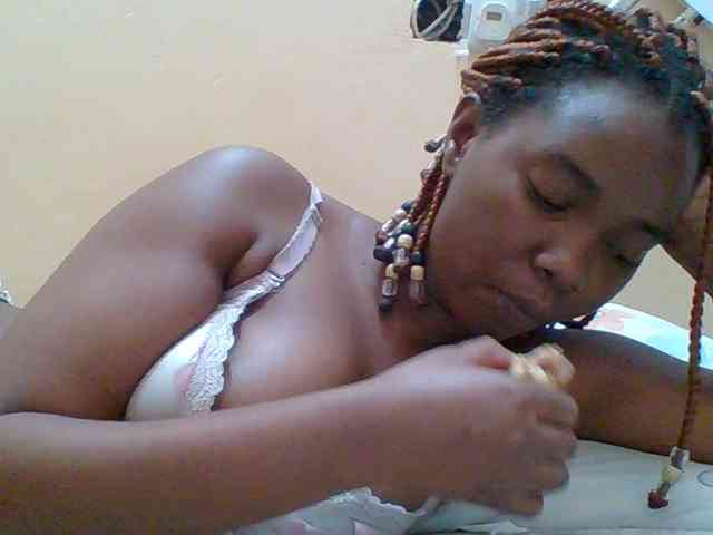 Sexyebonygal webcam