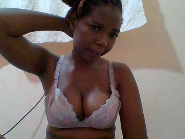 Sexyebonygal webcam