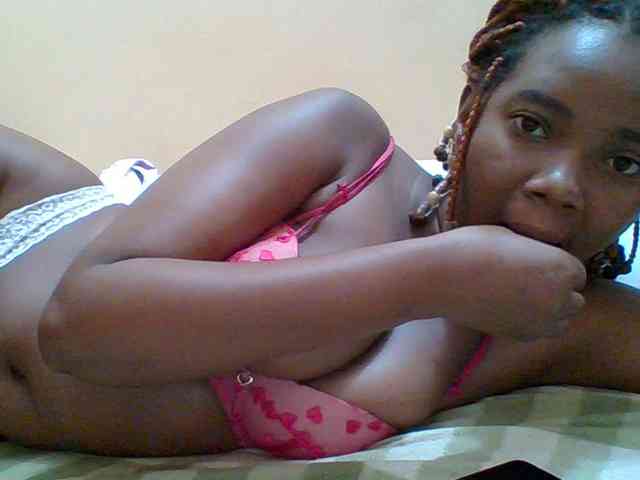 Sexyebonygal webcam
