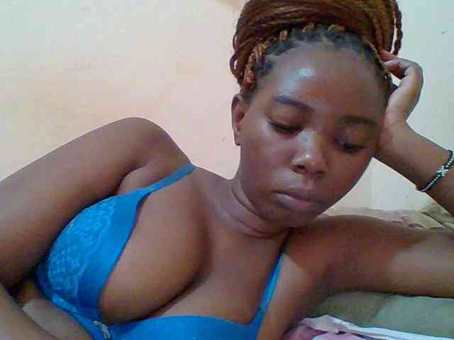 Sexyebonygal webcam
