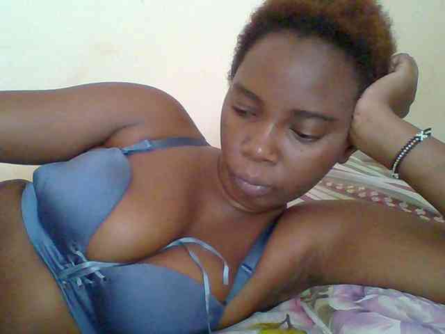 Sexyebonygal webcam