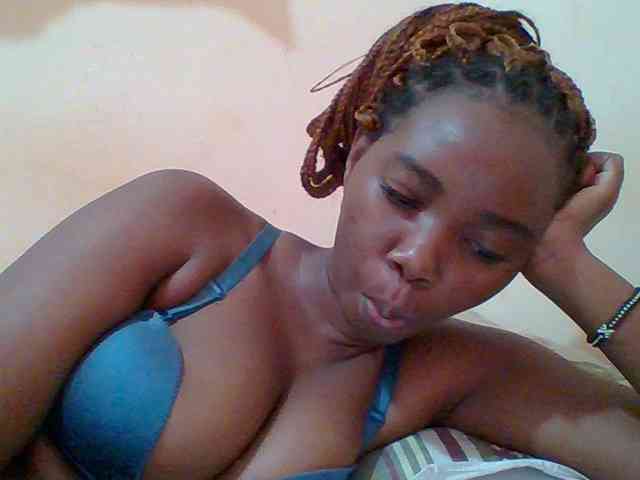 Sexyebonygal webcam