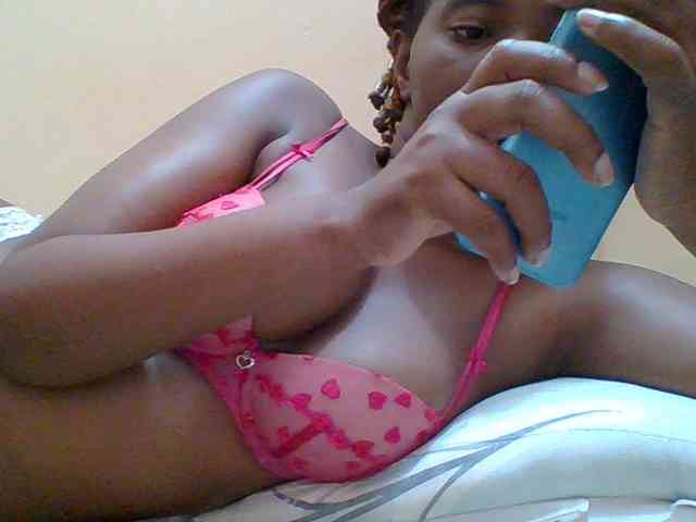 Sexyebonygal webcam