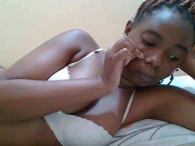 Sexyebonygal webcam