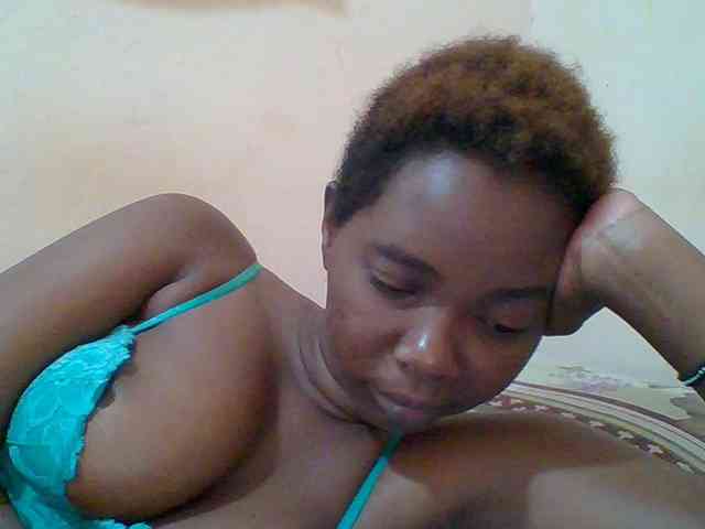 Sexyebonygal webcam