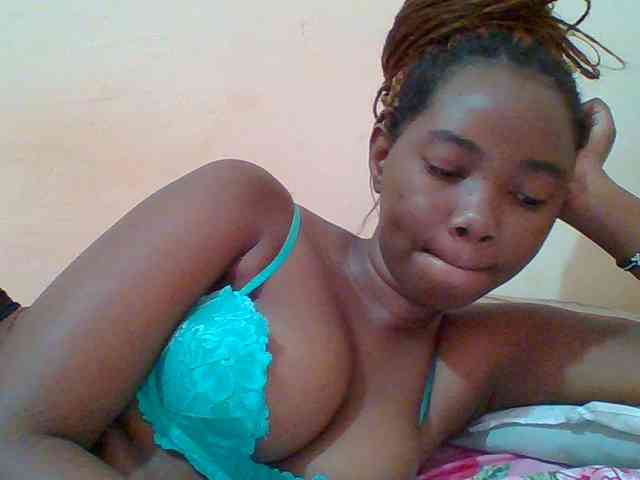 Sexyebonygal webcam