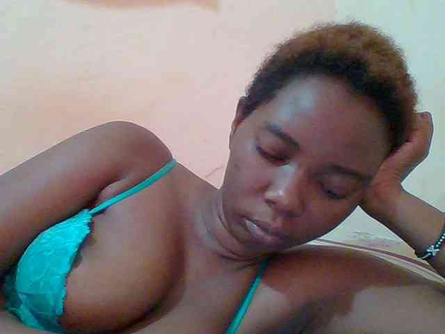 Sexyebonygal webcam