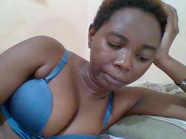 Sexyebonygal webcam