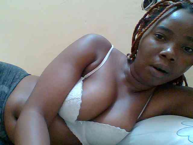 Sexyebonygal webcam