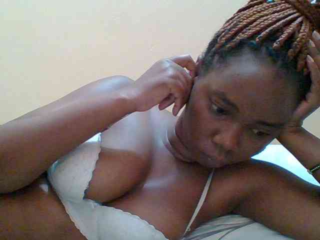 Sexyebonygal webcam