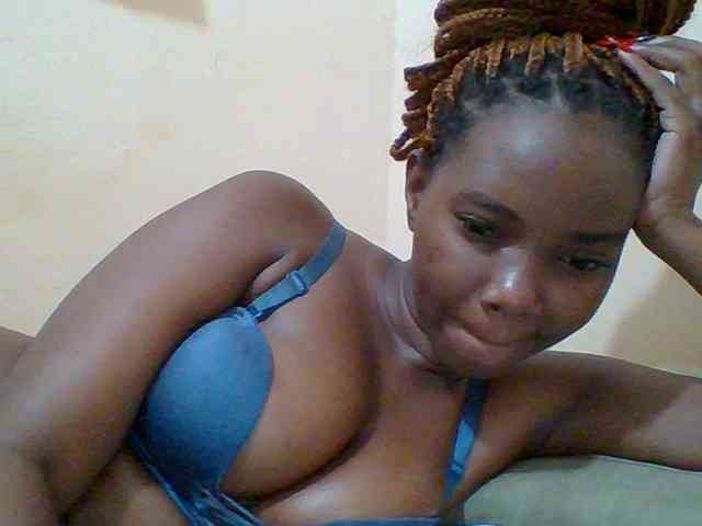 Sexyebonygal webcam