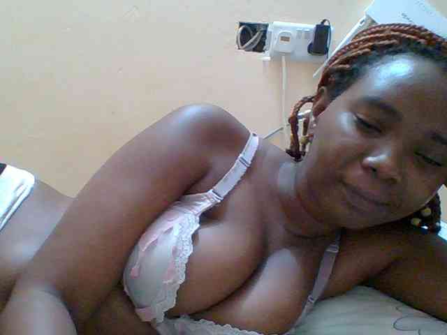 Sexyebonygal webcam