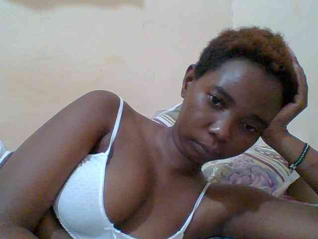 Sexyebonygal webcam