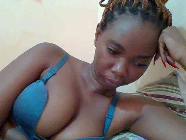 Sexyebonygal webcam
