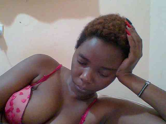 Sexyebonygal webcam