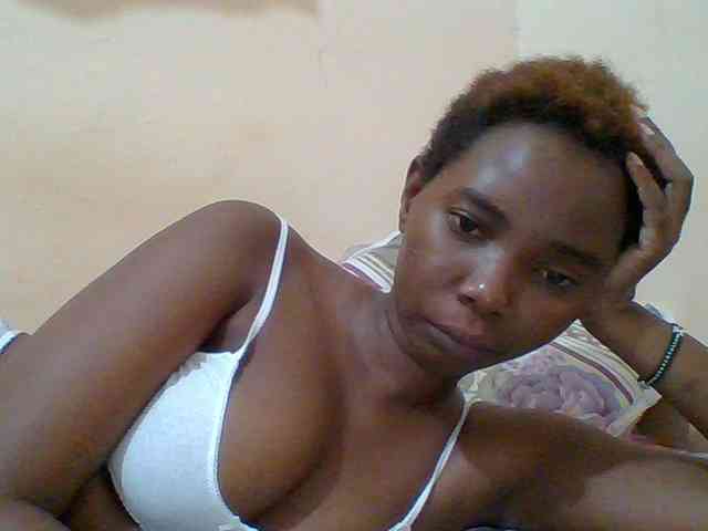Sexyebonygal webcam