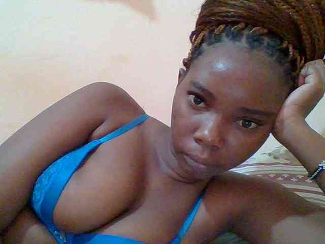 Sexyebonygal webcam