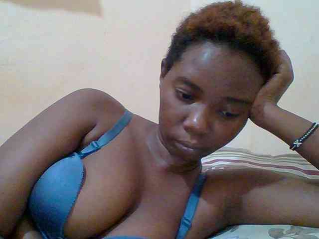 Sexyebonygal webcam