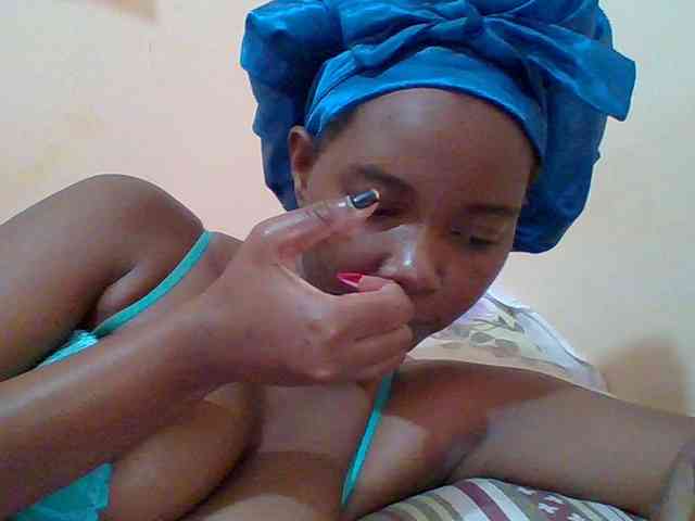 Sexyebonygal webcam